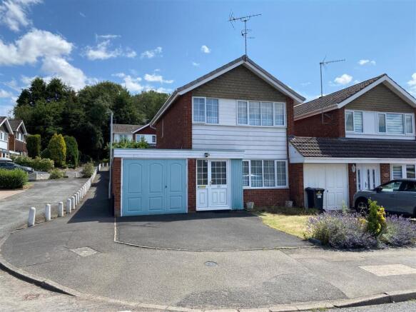 3-bed detached on Tennyson Way, Kidderminster, £243,000
