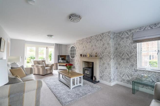 5 bed Detached for sale Image 9