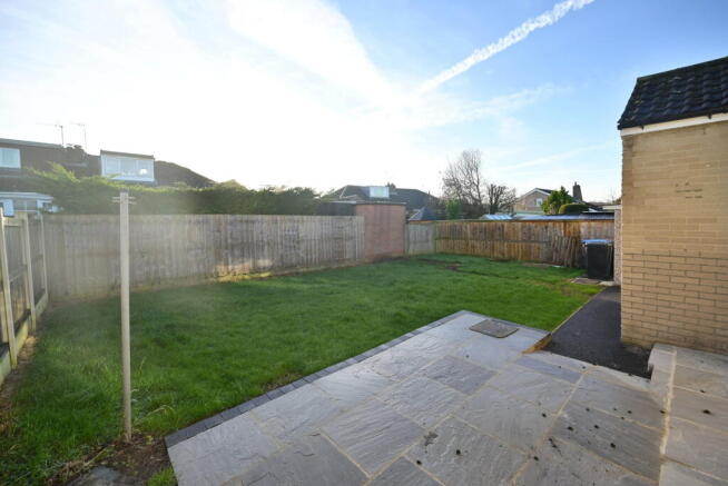 3 bed Semi-Detached Bungalow to rent Image 8