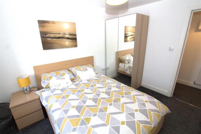 2 bed Apartment to rent Image 4