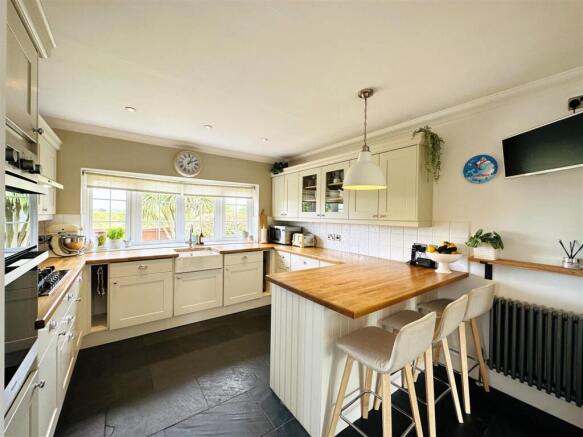 3 bed Detached Bungalow for sale Image 10