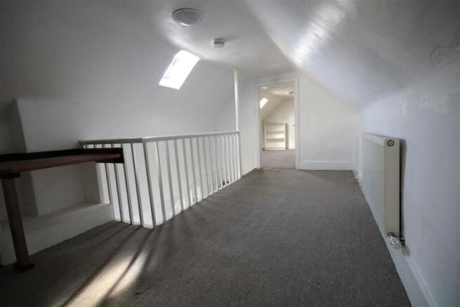 STAIRCASE & LANDING