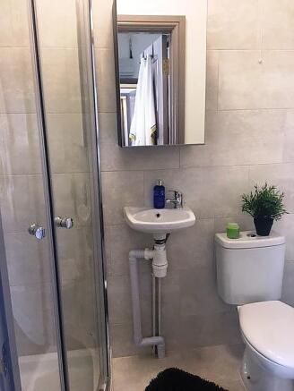 Bathroom (Main)