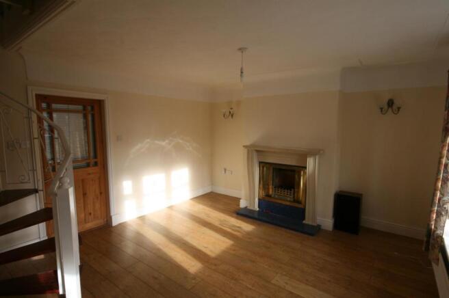 FRONT LOUNGE