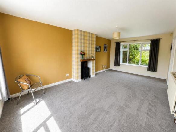 3 bed Semi-Detached for sale Image 3