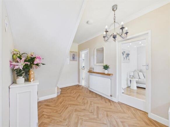 4 bed Detached for sale Image 6