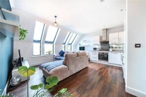 Flat 4, Halifax House, Partridge Close, Uxbridge UB10 0FZ