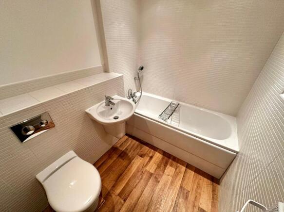 2 bed Flat to rent Image 7