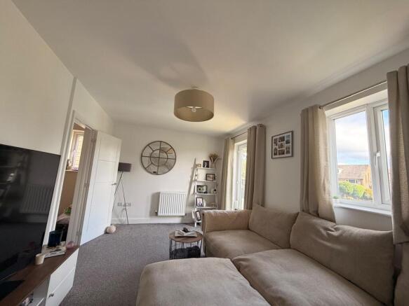 4 bed Semi-Detached to rent Image 6
