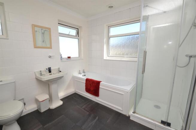 BATHROOM/WC