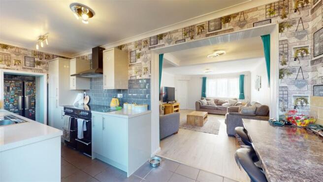 KITCHEN/BREAKFAST ROOM