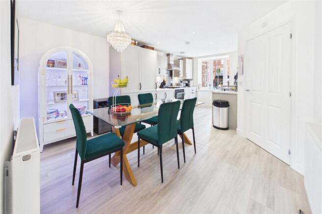 Kitchen/ Dining Room