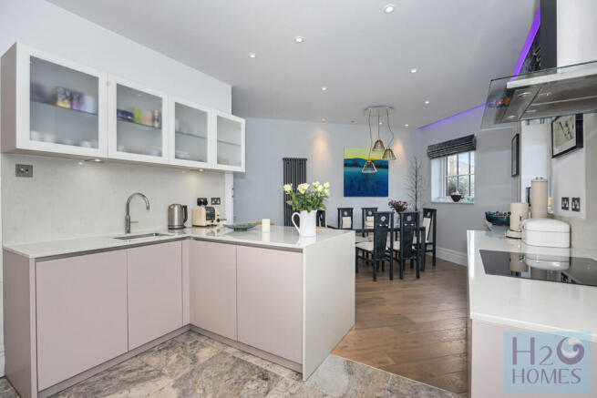 Trafalgar Gate, 8...