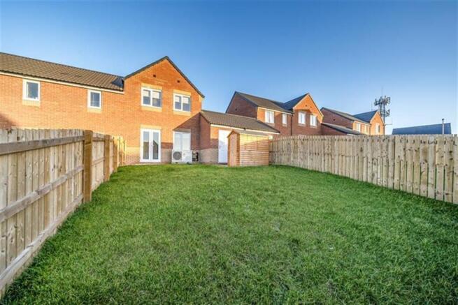 3 bed Semi-Detached to rent Image 8