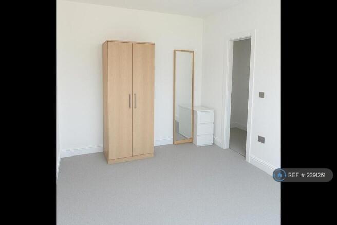 1 bed House Share to rent Image 5
