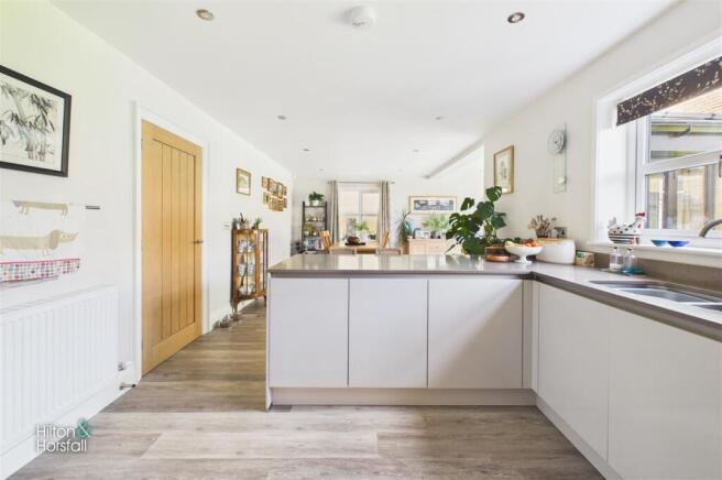 4 bed Detached for sale Image 9