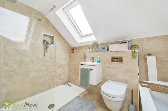 En Suite to Bedroom 2