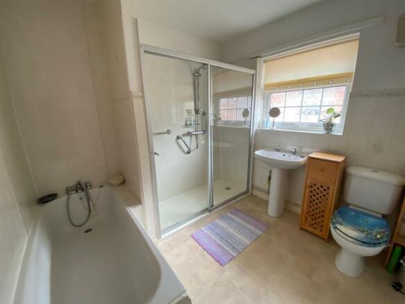 Bathroom.jpg