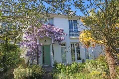 Holywell Close, Eastbourne, BN20 7RX