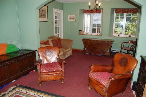 LOUNGE/DINING ROOM