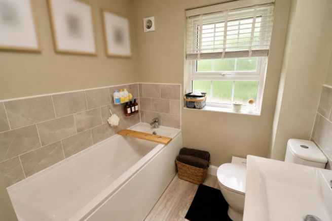 4 bed Detached for sale Image 9