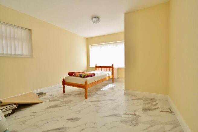 Downstairs Bed...