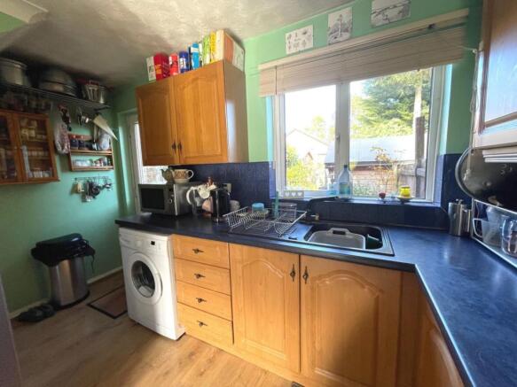 KITCHEN/DINING ROOM