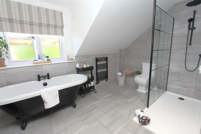 En Suite 1 2.JPG