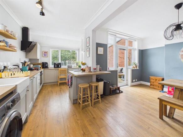 Kitchen: