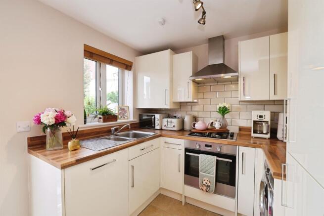 Tyddyman Close, Chippenham photo 4