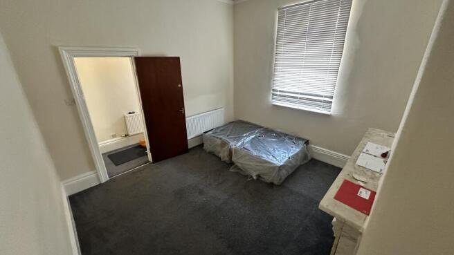 4 bed Terraced to rent Image 4