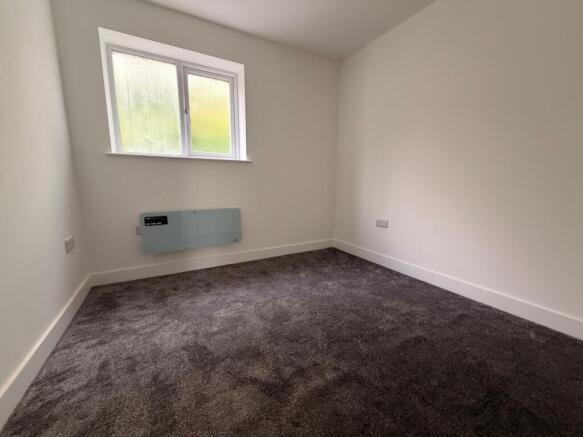 3 bed Flat to rent Image 5
