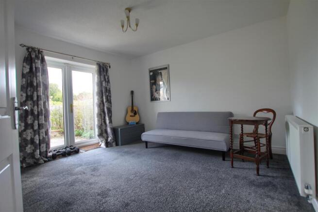 4 bed Semi-Detached Bungalow for sale Image 8