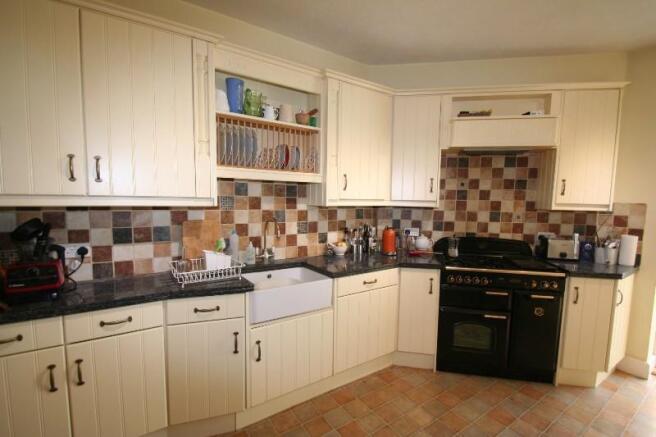 Kitchen 1.JPG