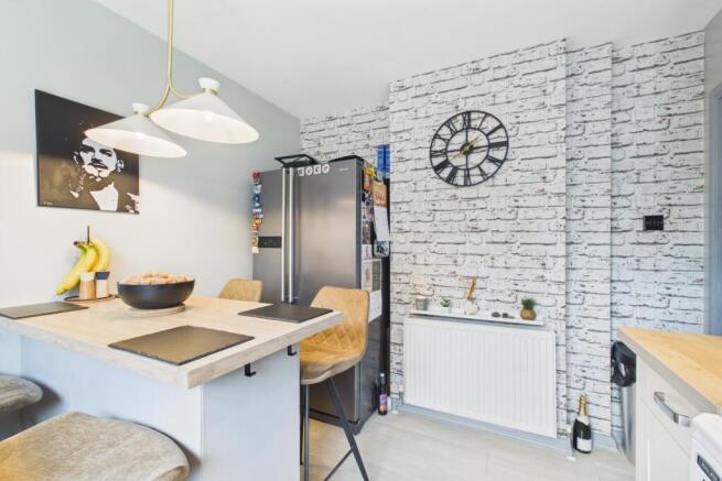 4 bed Semi-Detached for sale Image 7