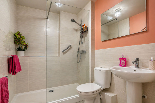 2 bed Ground Flat for sale Image 12