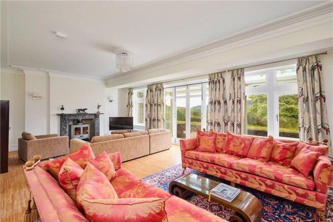 5 bed Detached for sale Image 4