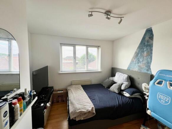 4 bed Semi-Detached for sale Image 12
