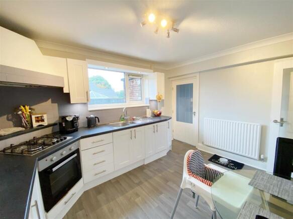 Kitchen pic 3.jpg
