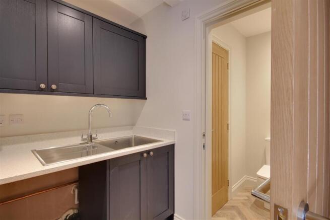 4 bed Detached for sale Image 12