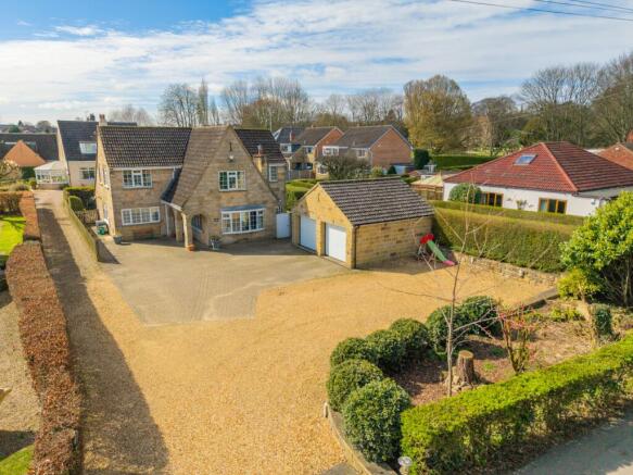 5 bed Detached for sale Image 11