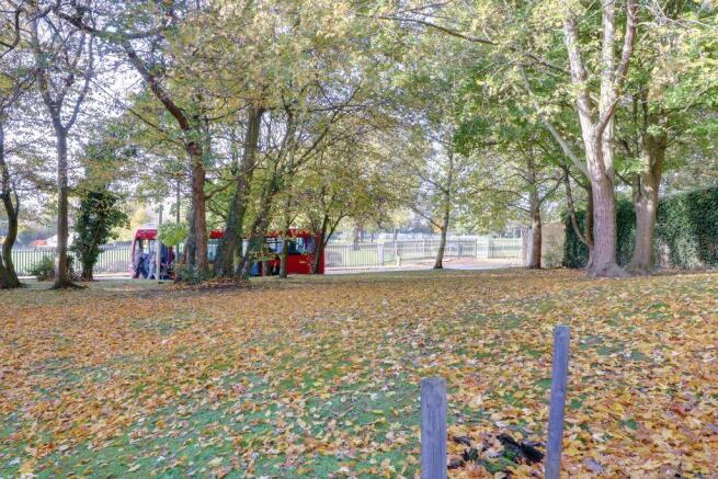 Communal Garden & 382 Bus Stop