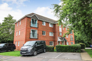 8, Collingwood, Farnborough GU14 6LX