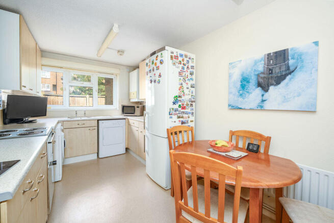 Newark Court, Walton-on-Thames, Surrey, KT12 3NX photo 4