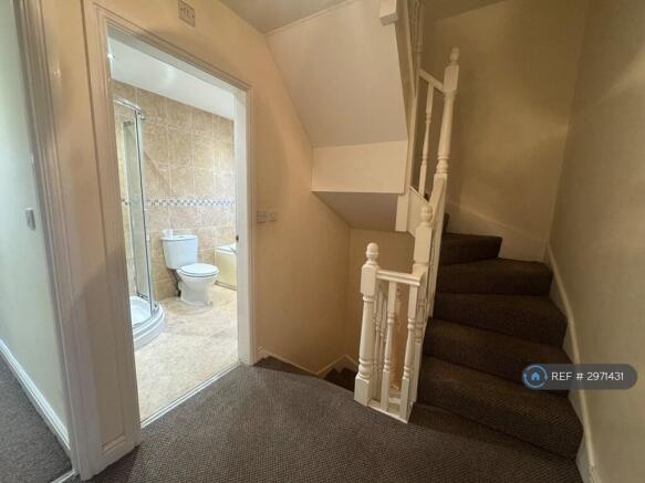 4 bed Terraced to rent Image 4