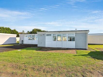 Chalet 185 Carmarthen Bay Holiday Village, Carmarthenshire, Kidwelly, Dyfed, SA17 5HQ