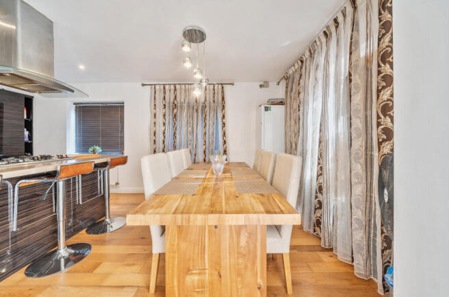 Bassett Avenue, Bassett, Southampton, Hampshire, SO16 photo 4