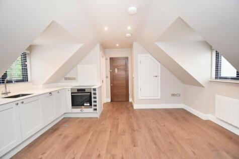 Charlton Avenue, Walton-on-Thames, KT12