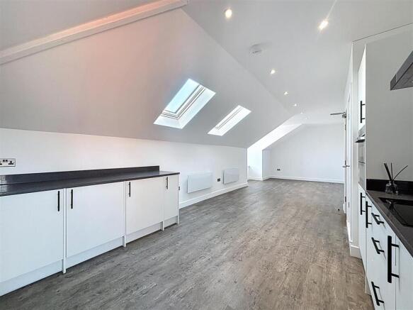 2 bed Apartment for sale Image 4