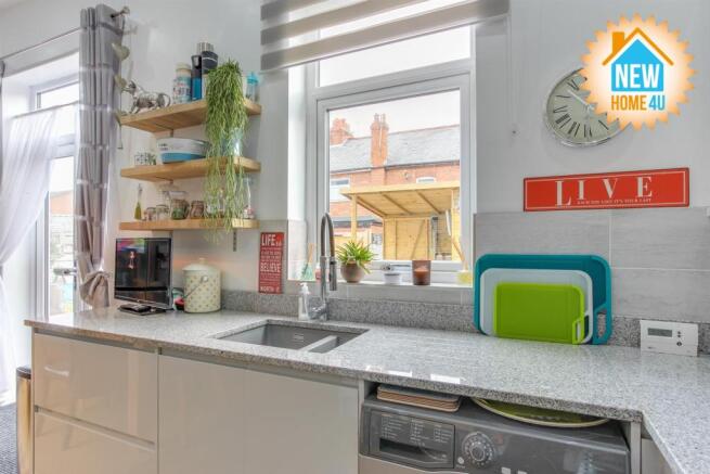 KITCHEN / DINING ROOM